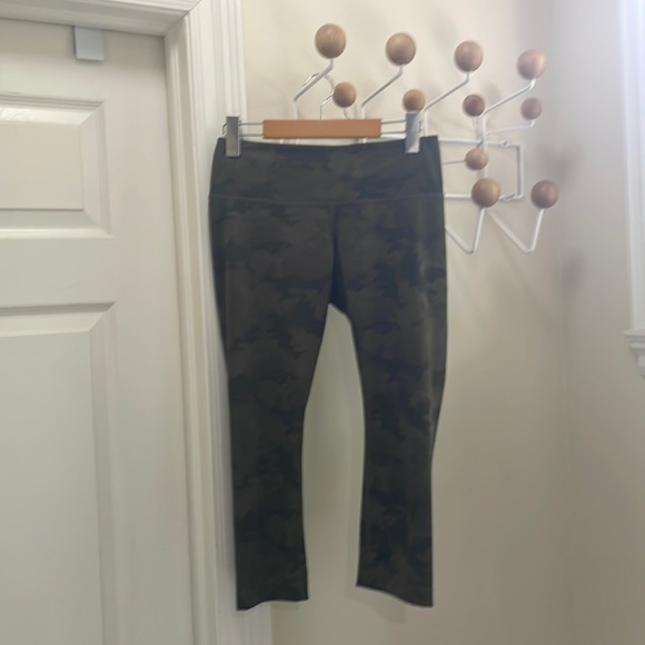 Lululemon  -  Wunder Under Crop High-Rise - Camo - 6 - Picture 2 of 13
